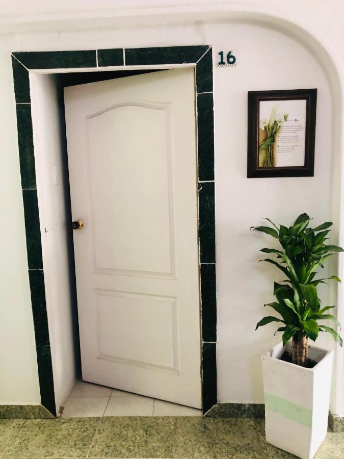 Tita'S Airport Hotel Картахена Экстерьер фото